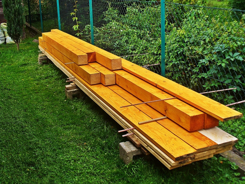 menuisier-LE LAVANDOU-min_boards_the_rafters_joinery_tree_painting_wood_colored_paint-871508